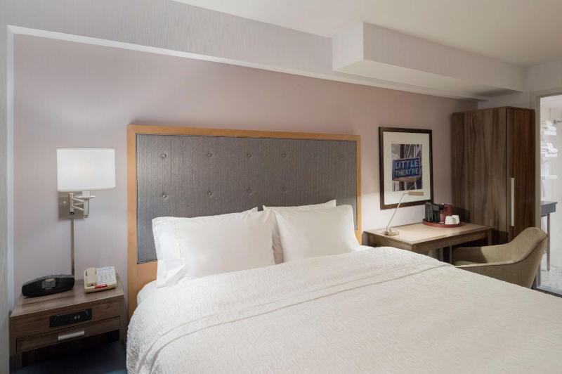 King Room with King Bed - Non-Smoking image 3
