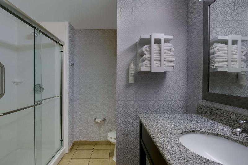 King Room - Non-Smoking image 3