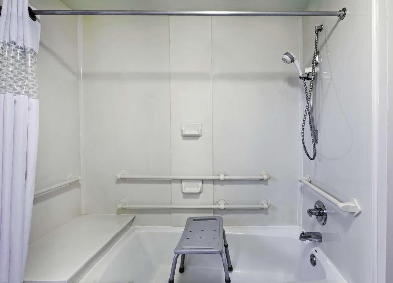 King Room with Accessible Tub - Mobility and Hearing Access/Non-Smoking image 2