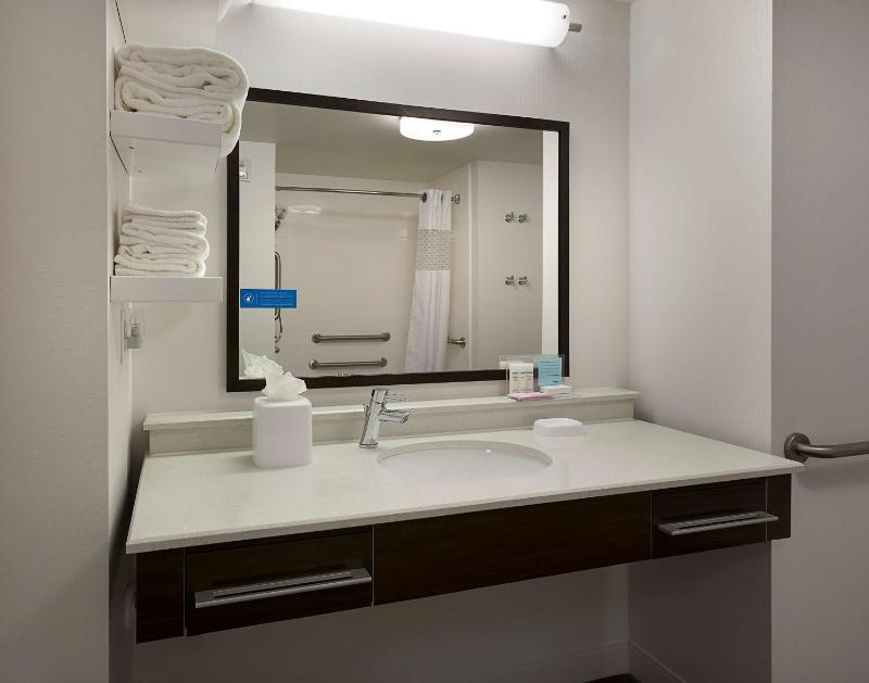 King Room with Accessible Tub - Mobility and Hearing Access/Non-Smoking image 3