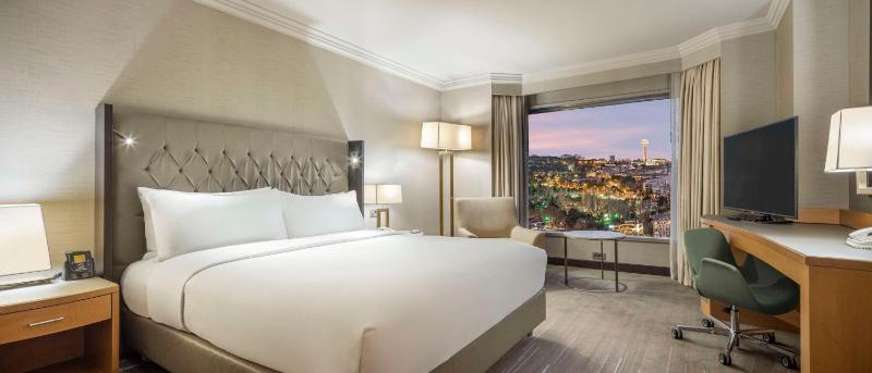 King Guest Room image 3