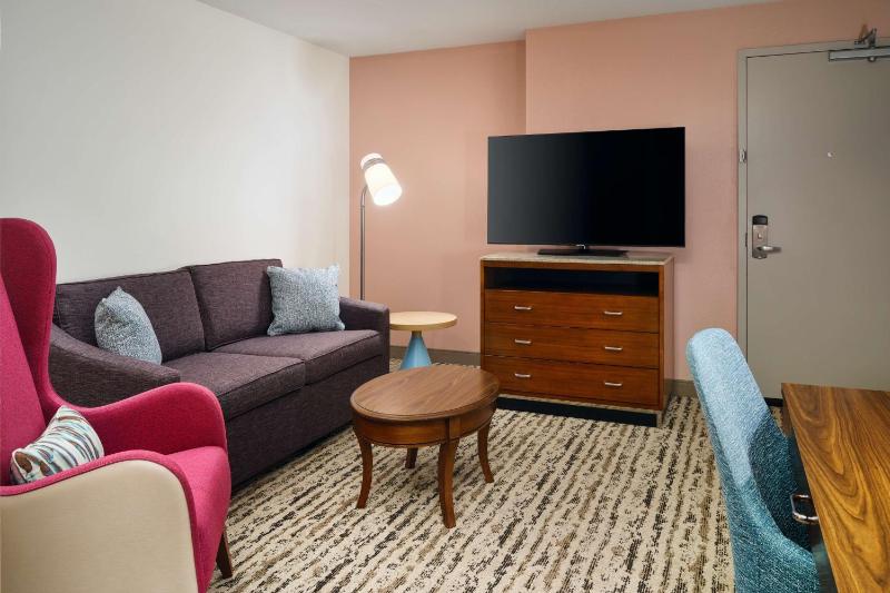 Junior King Suite with Sofa Bed image 3
