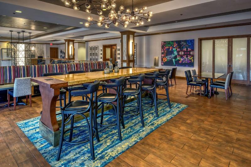 Hampton Inn & Suites by Hilton Austin Downtown - image 5