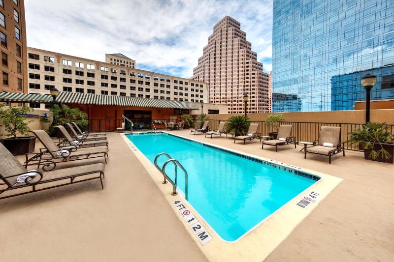 Hampton Inn & Suites by Hilton Austin Downtown - image 12