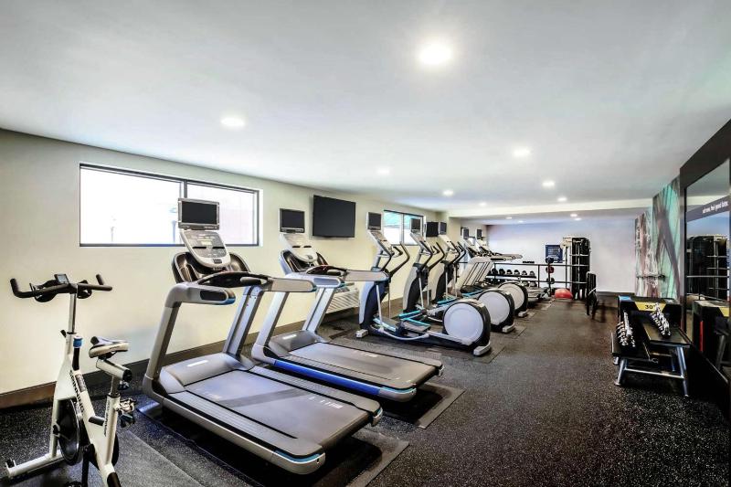 Hampton Inn & Suites by Hilton Austin Downtown - image 15