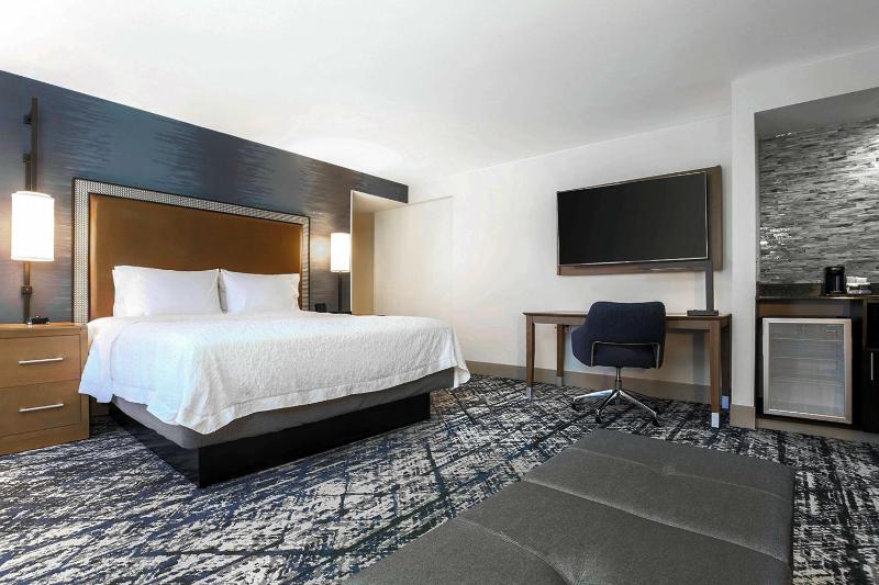 King Room with King Bed - Non-Smoking image 2
