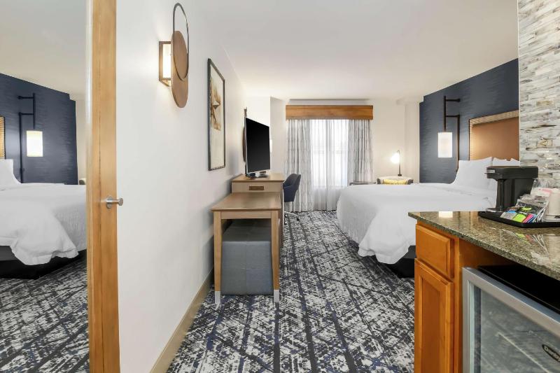 Hampton Inn & Suites by Hilton Austin Downtown - image 16