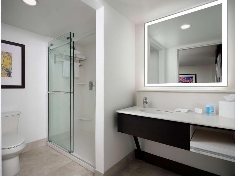 Double Room - Non-Smoking  image 3