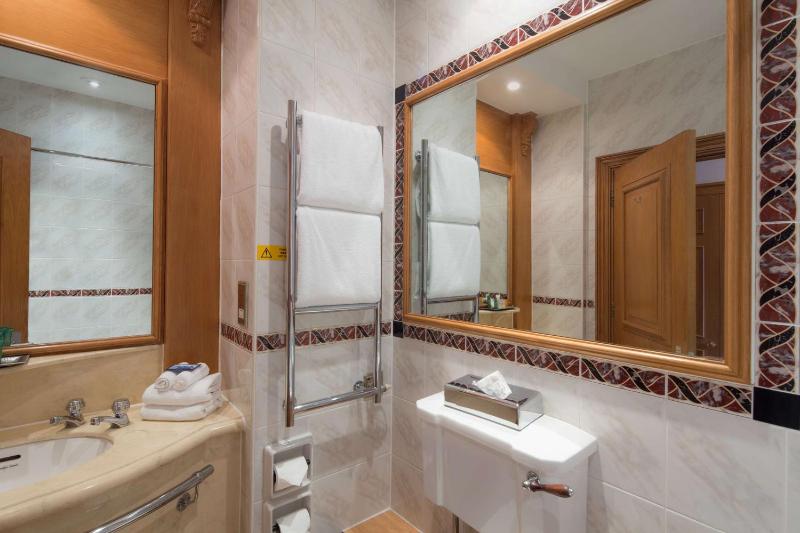 Grand Hilton Suite image 4