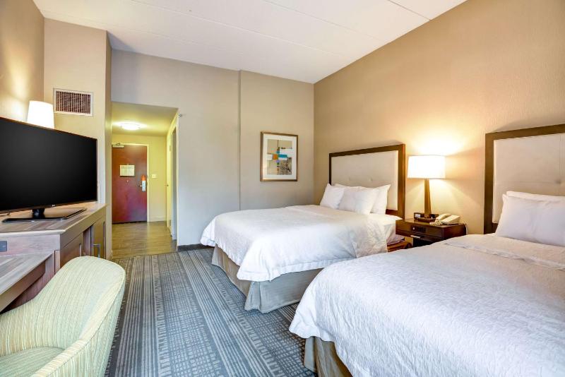 Queen Room with Two Queen Beds image 4