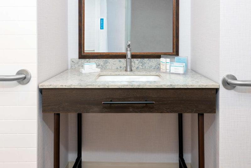 King Room - Mobility Access/Non-Smoking image 2