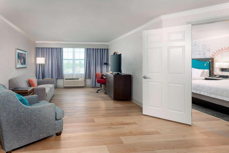 Queen Suite image 3