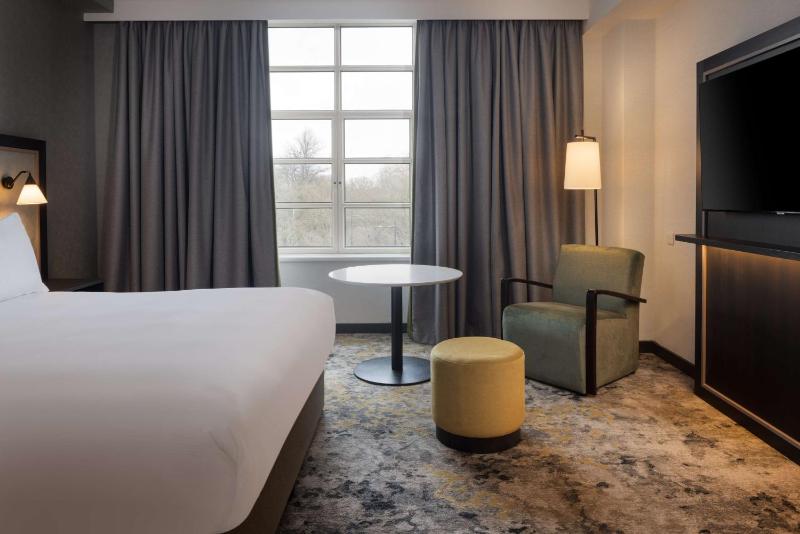 King Guest Room image 1