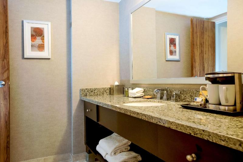 Deluxe King Room - Non-Smoking image 2