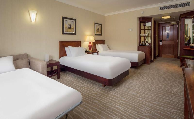 Family Twin Room with Sofa Bed image 1