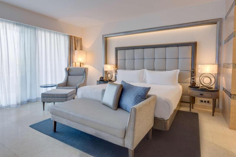 Grand Deluxe King Room image 1