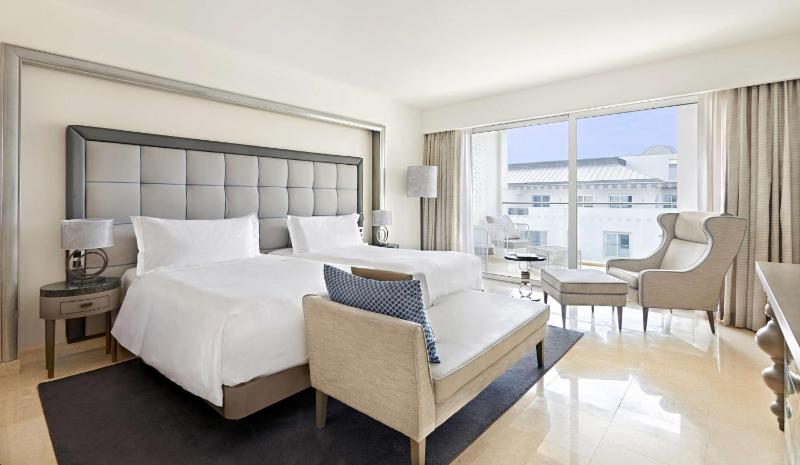 Deluxe Twin Room with Pool View image 4