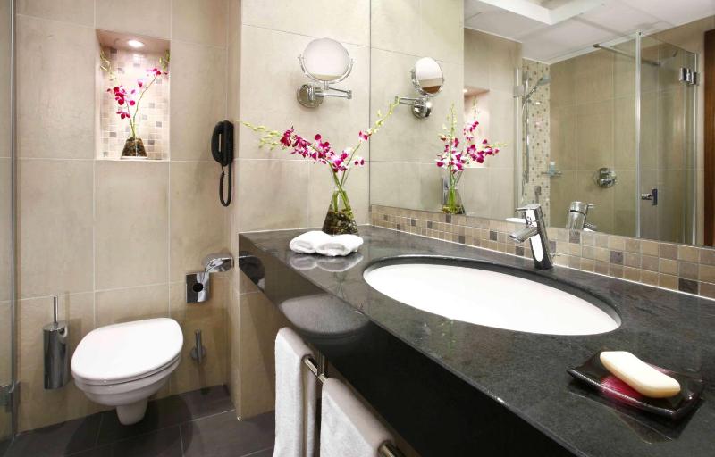 Deluxe King Room with River View image 2