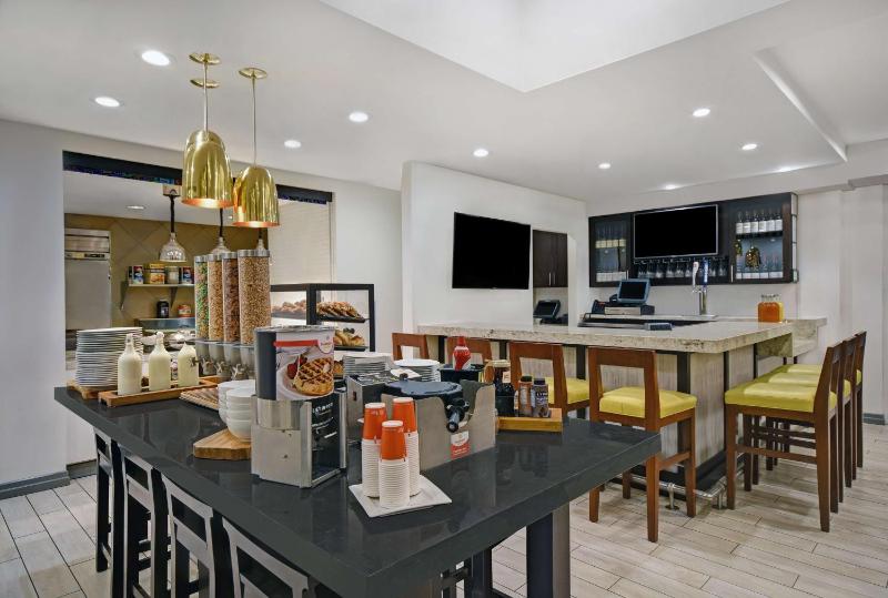 Hilton Garden Inn Houston/Galleria Area - image 9