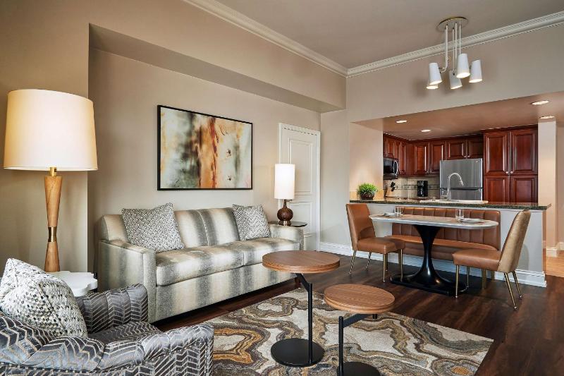 One-Bedroom King Suite with Sofa Bed image 1