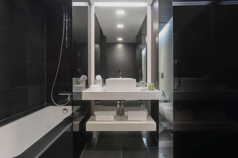 Twin Patio View Room with Balcony image 3