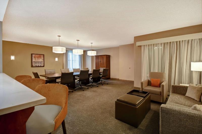 Executive King Suite - Non-Smoking image 3