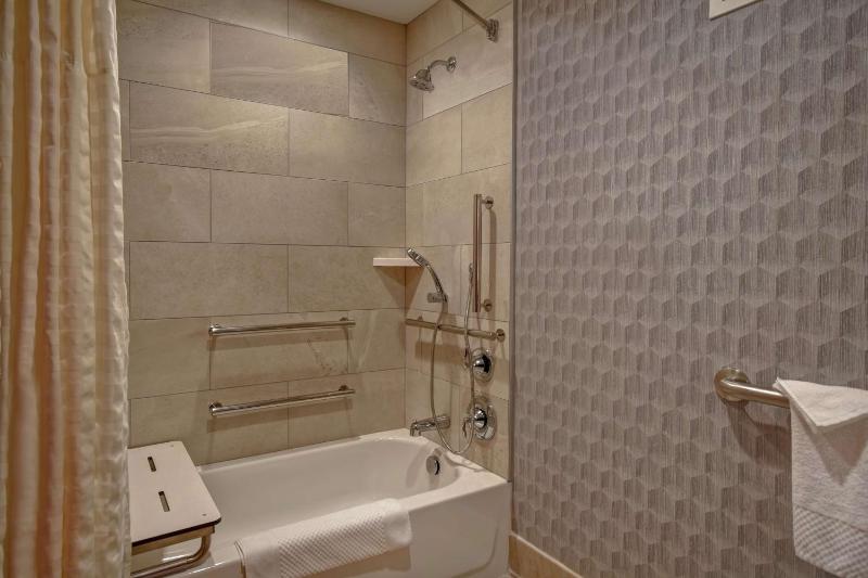 King Room - Mobility Access/Non-Smoking image 4