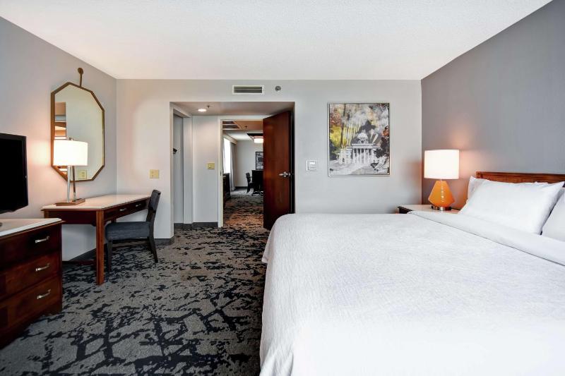 Executive King Suite - Non-Smoking image 3
