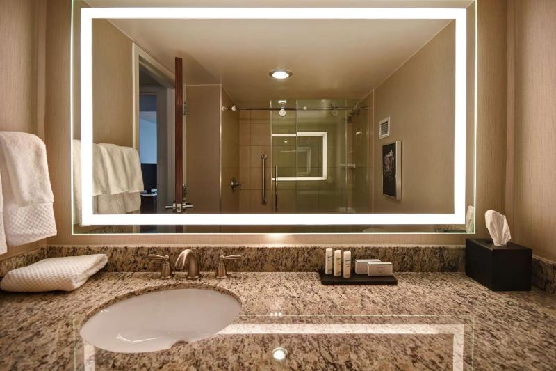 Executive King Suite - Non-Smoking image 3