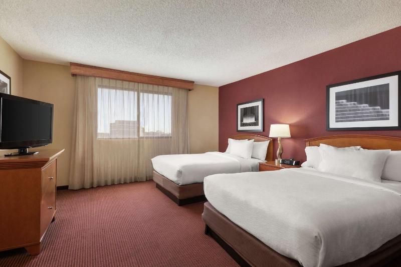 Custom Suite with Two Double Beds - Non-Smoking image 2