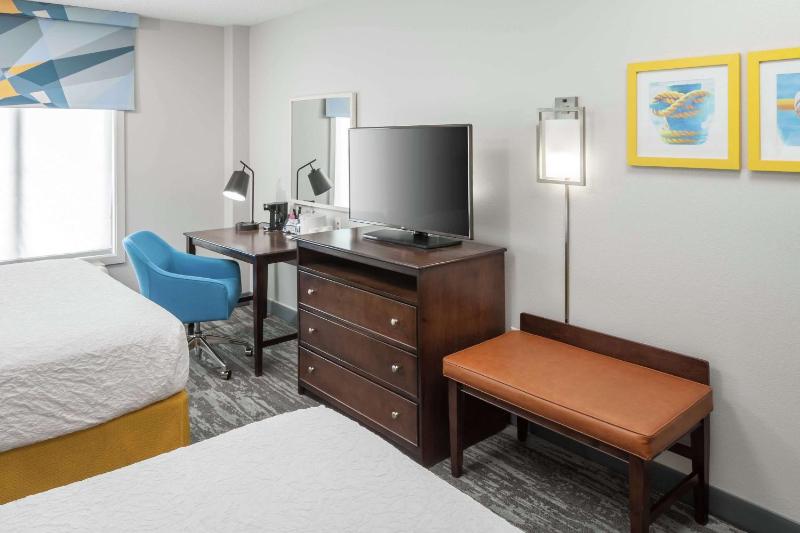 Queen Suite with Sofa Bed image 4