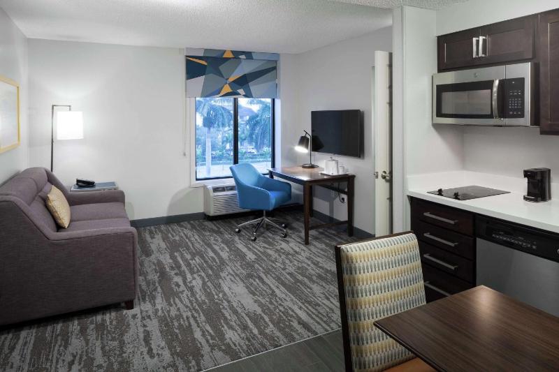 King Suite with Sofa Bed and Kitchen - Non-Smoking image 3