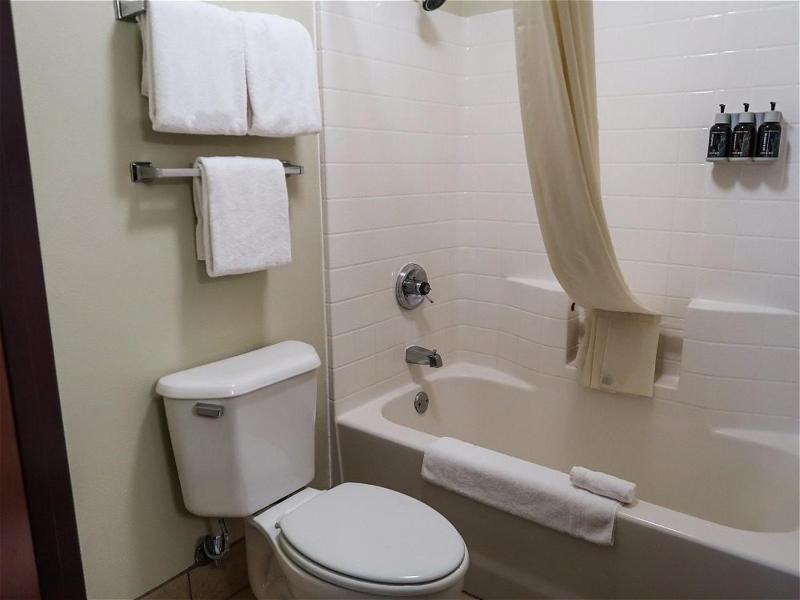 Oxford Suites Portland - Jantzen Beach - image 16