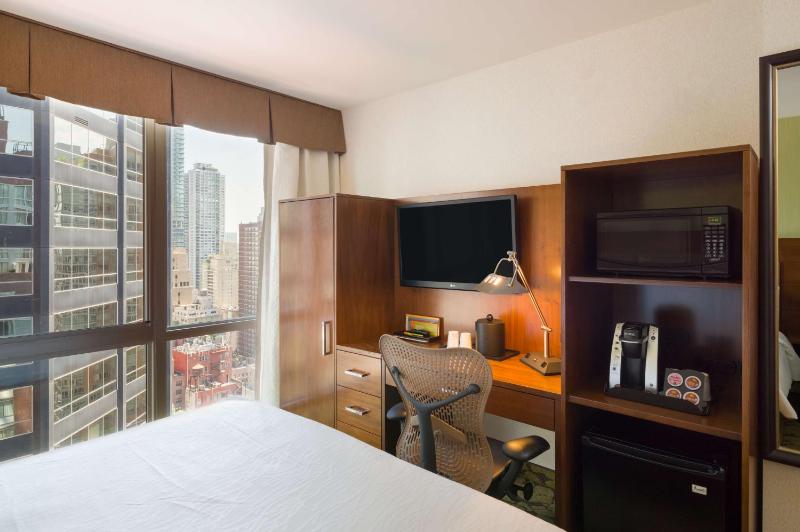 King Room with Floor to Ceiling Window image 1