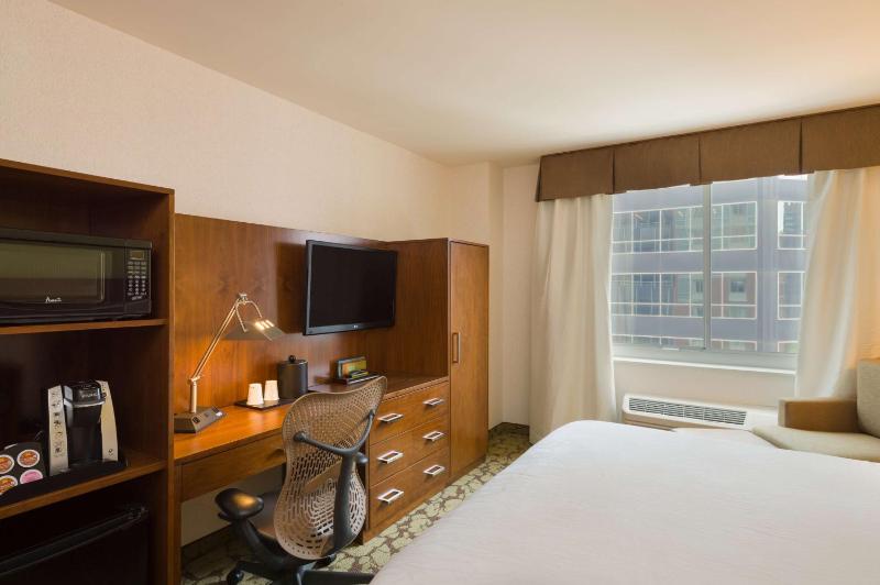 King Room with City View image 3