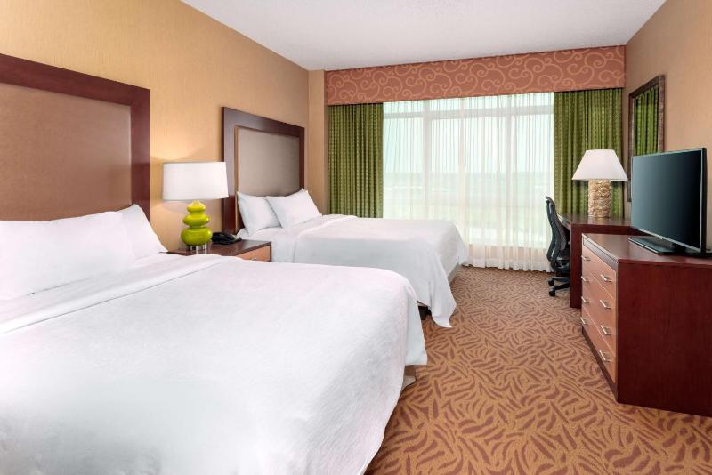 Executive Queen Suite with Two Queen Beds -Non-Smoking image 1
