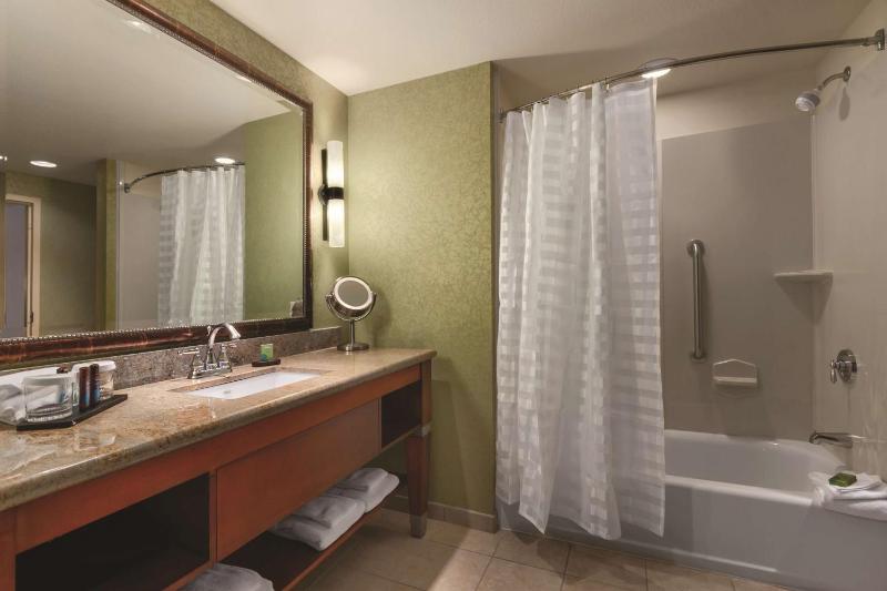 Executive Queen Suite with Two Queen Beds -Non-Smoking image 4