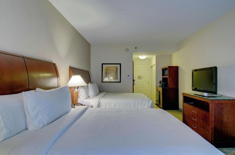 Queen Room with Two Queen Beds image 3