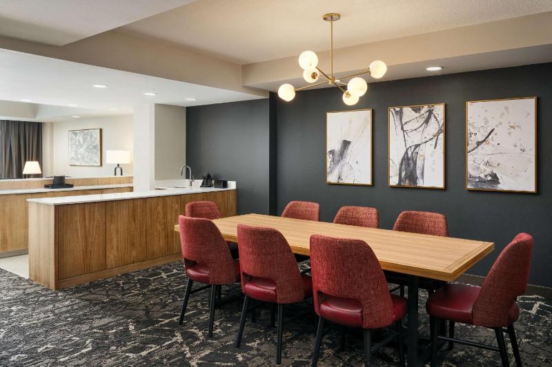 Two-Room King Suite image 4