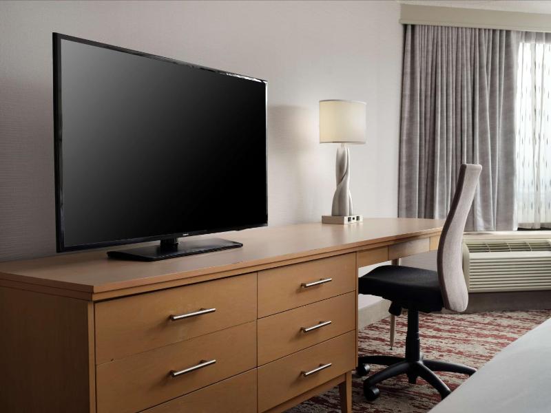 Standard King Room image 3