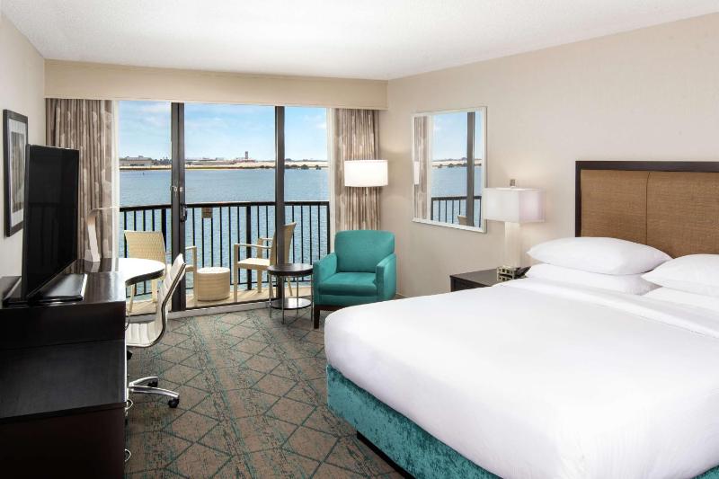 King Room with Harbor View image 1