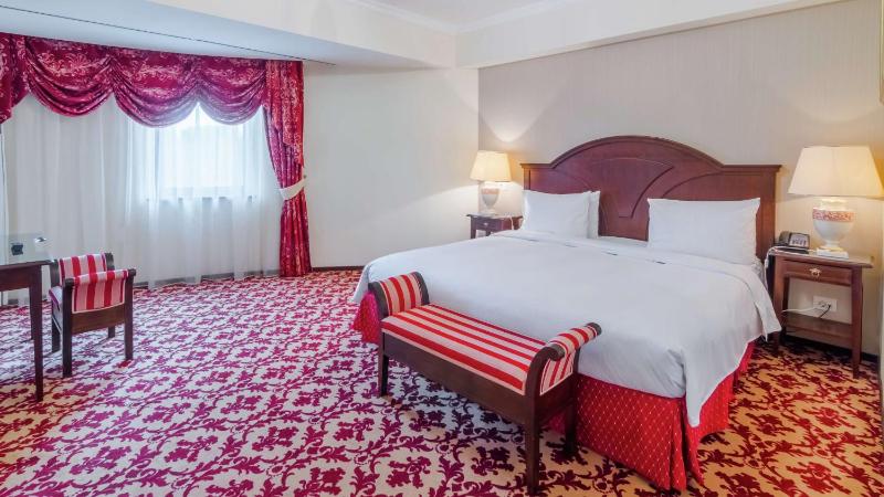 Royal Suite image 3