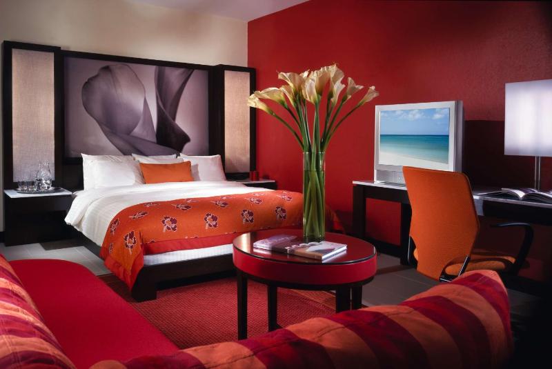 Deluxe King Room image 4