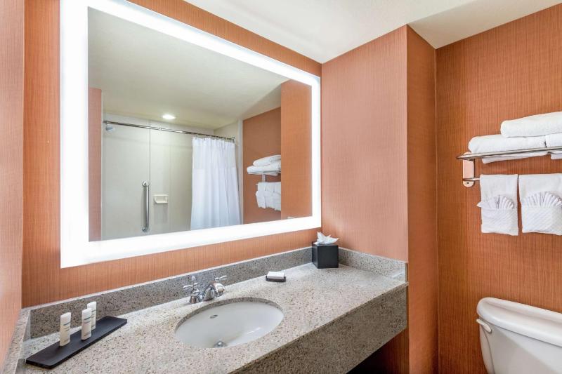 Two-Room King Suite - Non-Smoking image 2