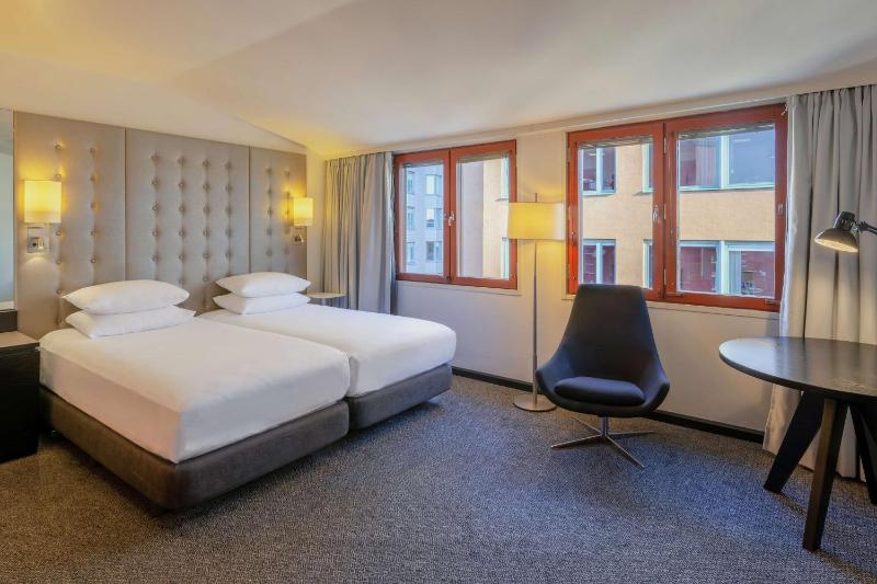 Deluxe Twin Room image 1