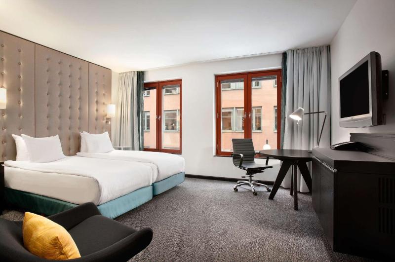 Deluxe Twin Room image 3