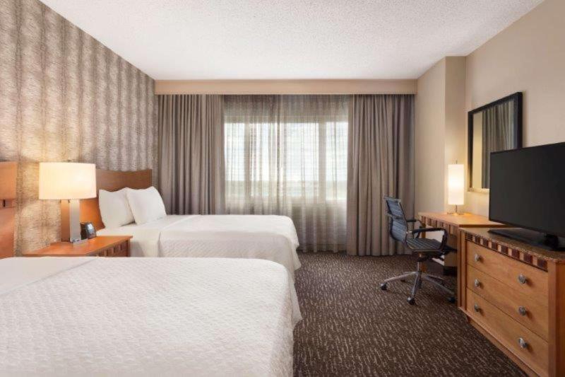 Corner Suite with Two Double Beds - Non-Smoking image 1