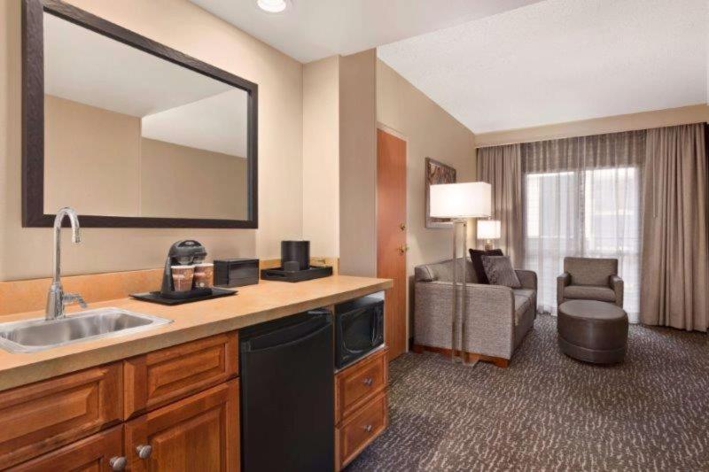 Two-Room King Suite - Non-Smoking image 4
