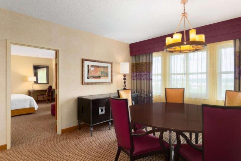 King Hospitality Room image 4