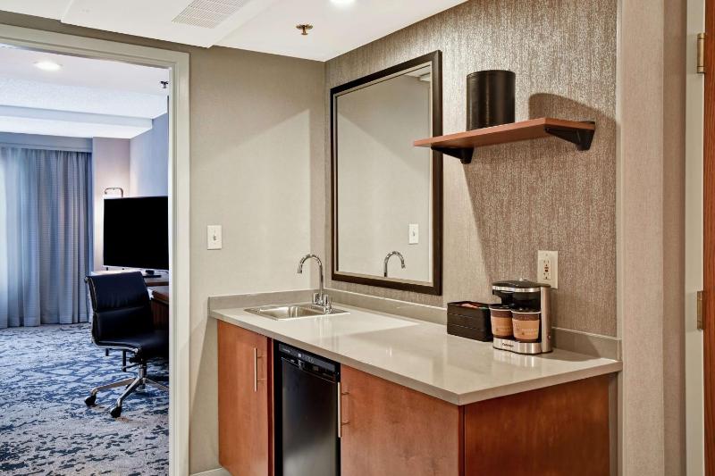 Two-Room King Suite - Non-Smoking image 4
